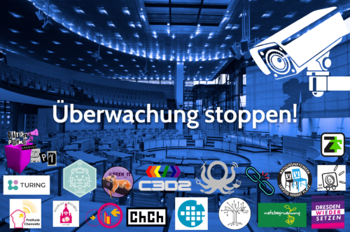 Ein Foto des sächsischen Landtages in blau-tönen. Darüber hängt rechts eine stilisierte Überwachungskamera. In der Mitte steht der Text "Überwachung stoppen!" Unten sind die Logos der mitzeichnenden Organisationen